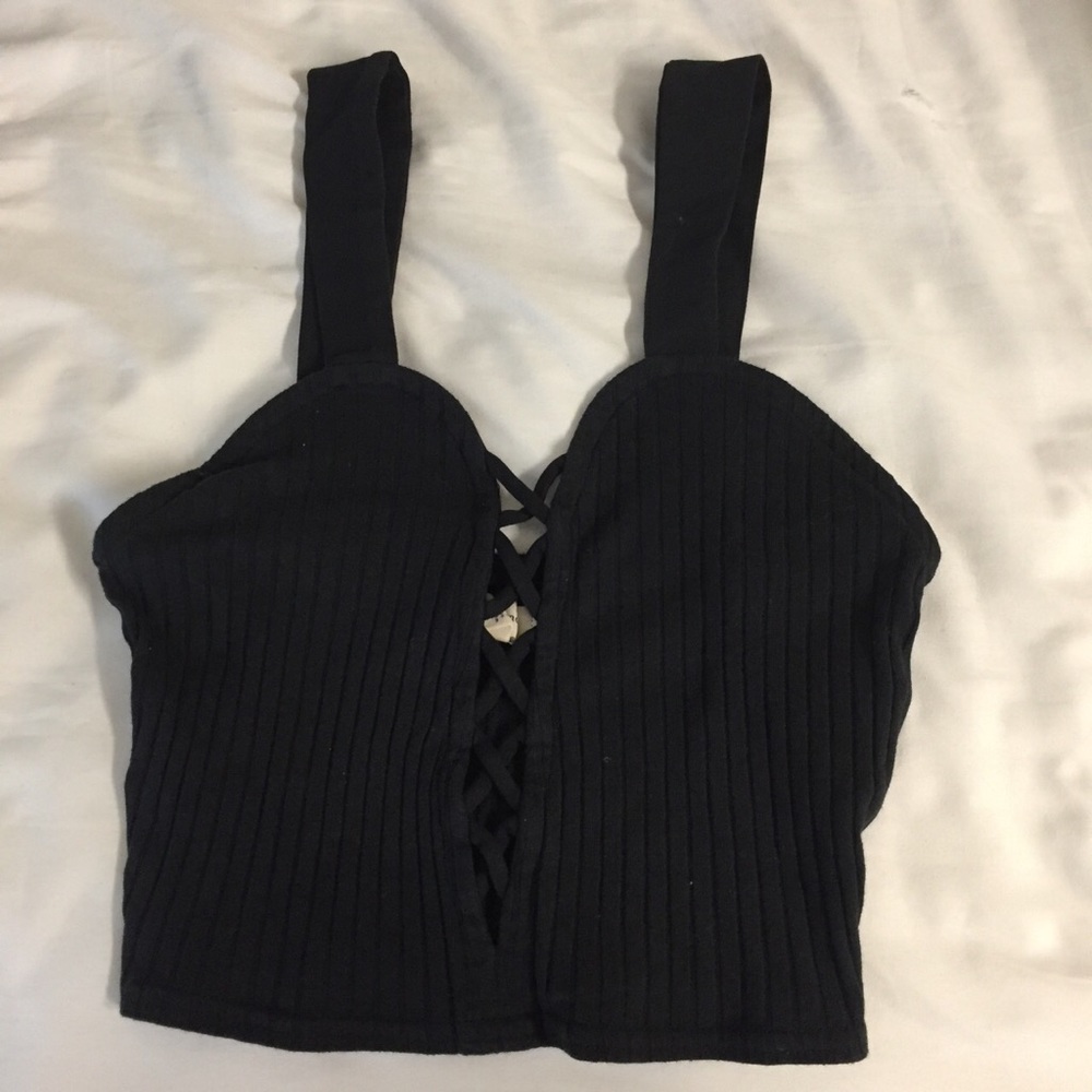 URBAN OUTFITTERS CROPPED STRAPPY TANK